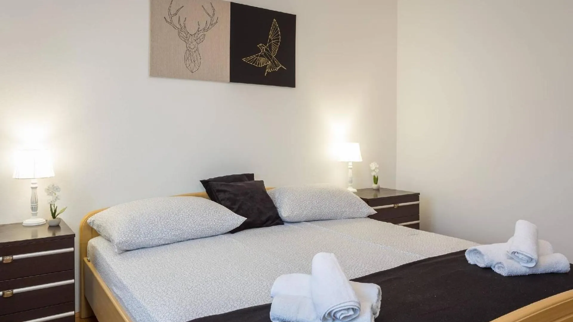 4 Schlafzimmer, 3 Badezimmer, Wohnzimmer, Voll Ausgestattete Kueche, Privater Pool, Sommerkueche, Grill, Garten Pula 0*,  Croatia