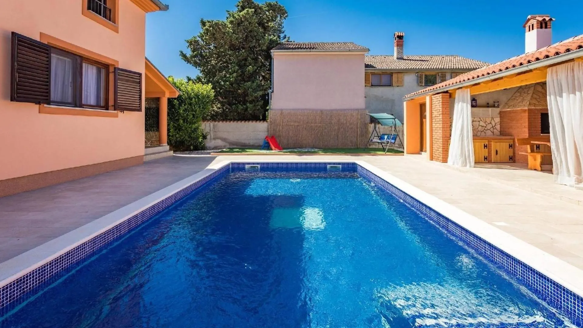 4 Schlafzimmer, 3 Badezimmer, Wohnzimmer, Voll Ausgestattete Kueche, Privater Pool, Sommerkueche, Grill, Garten Pula Holiday home