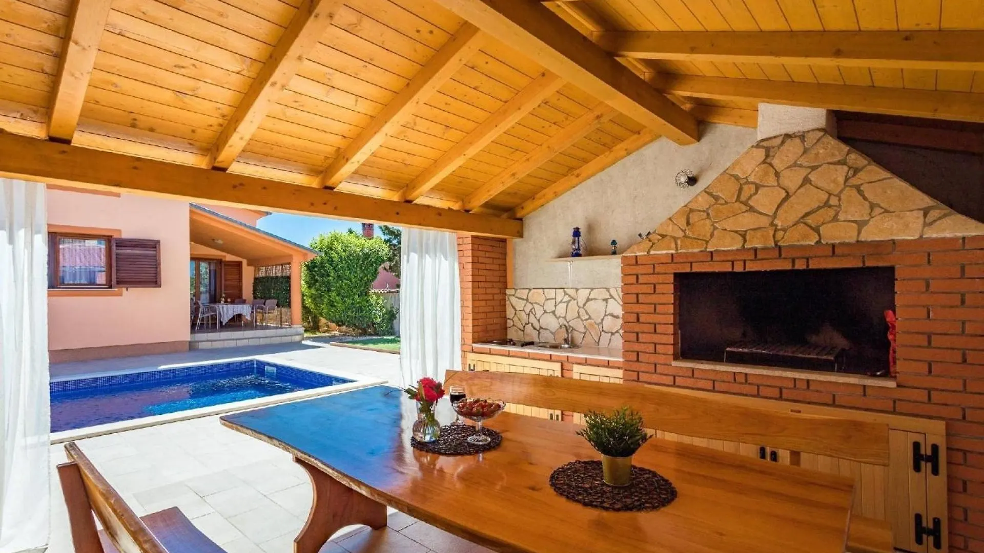 4 Schlafzimmer, 3 Badezimmer, Wohnzimmer, Voll Ausgestattete Kueche, Privater Pool, Sommerkueche, Grill, Garten Pula Croatia