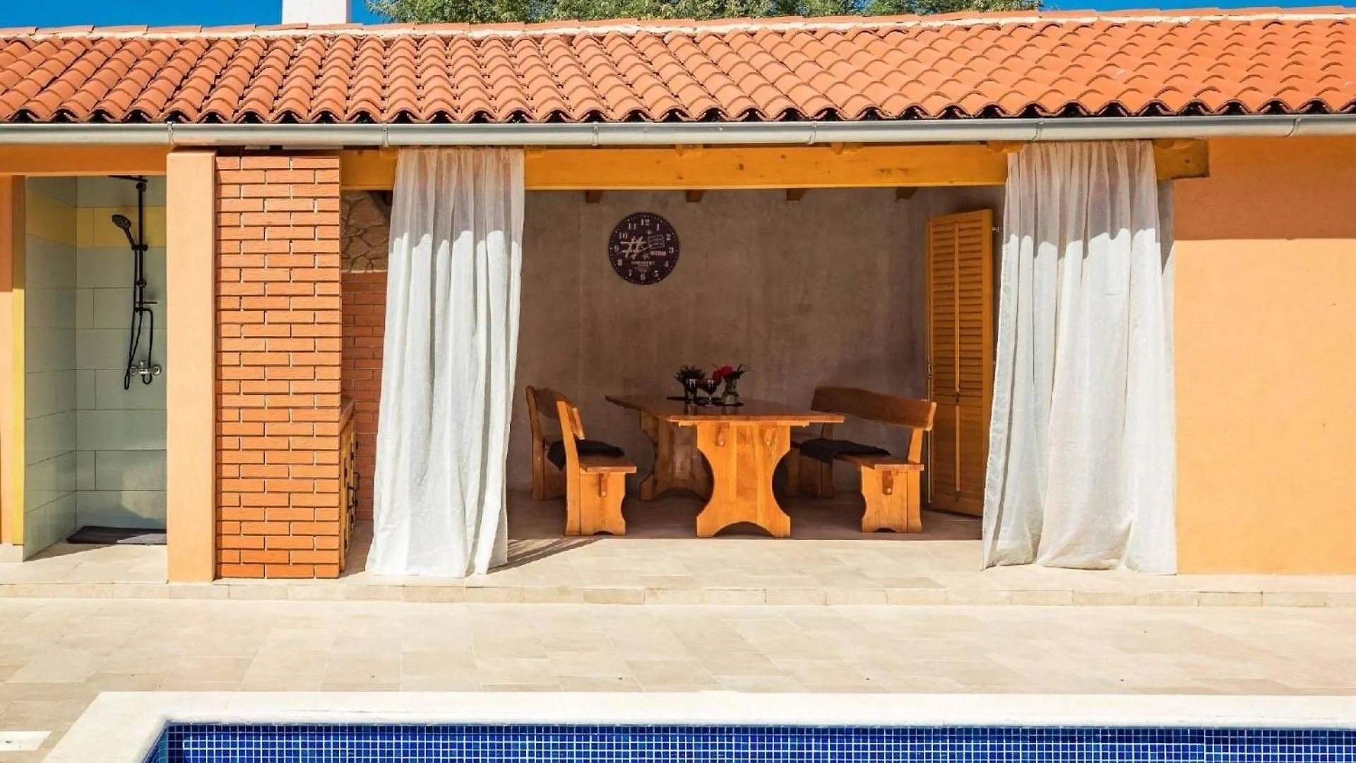 4 Schlafzimmer, 3 Badezimmer, Wohnzimmer, Voll Ausgestattete Kueche, Privater Pool, Sommerkueche, Grill, Garten Pula 0*,  Croatia