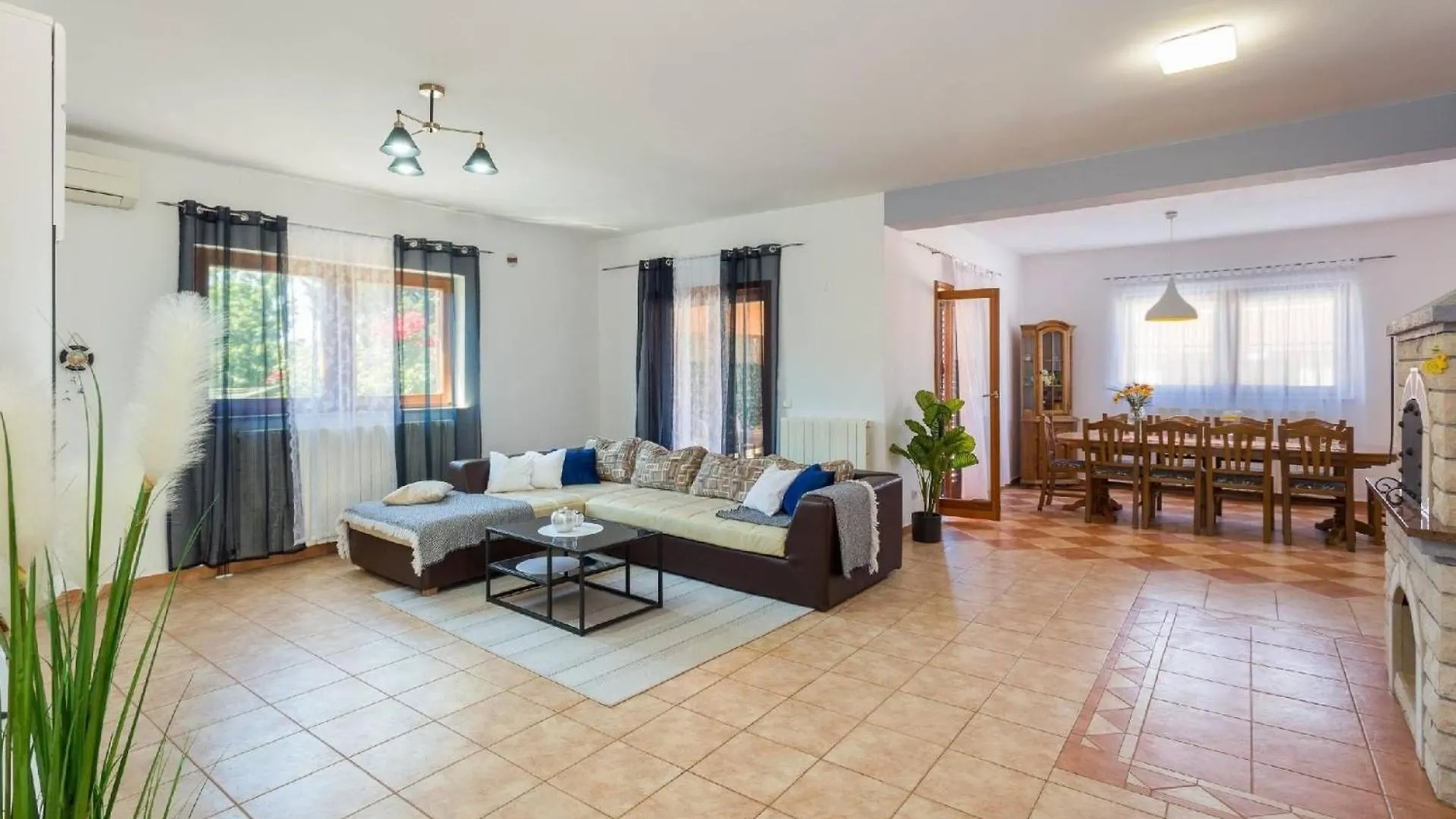 4 Schlafzimmer, 3 Badezimmer, Wohnzimmer, Voll Ausgestattete Kueche, Privater Pool, Sommerkueche, Grill, Garten Pula Holiday home