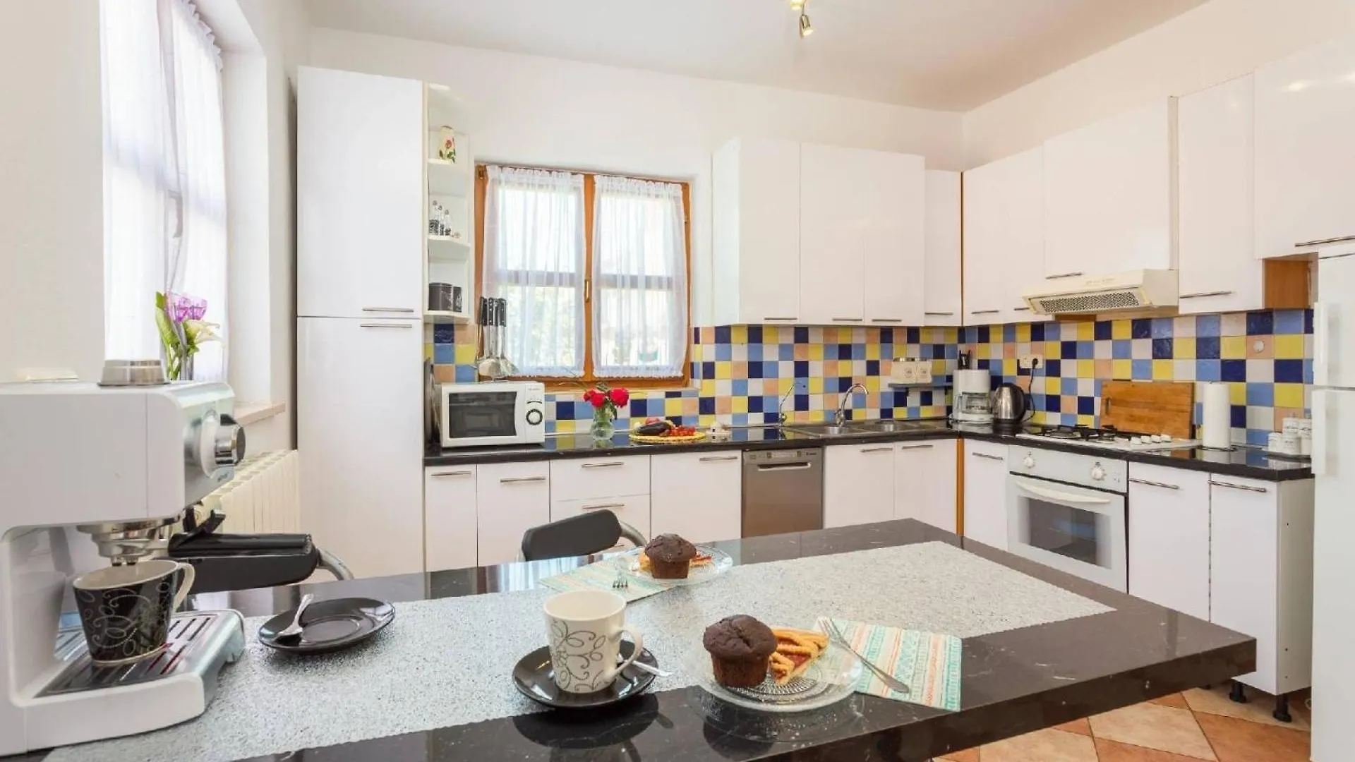 4 Schlafzimmer, 3 Badezimmer, Wohnzimmer, Voll Ausgestattete Kueche, Privater Pool, Sommerkueche, Grill, Garten Pula 0*,