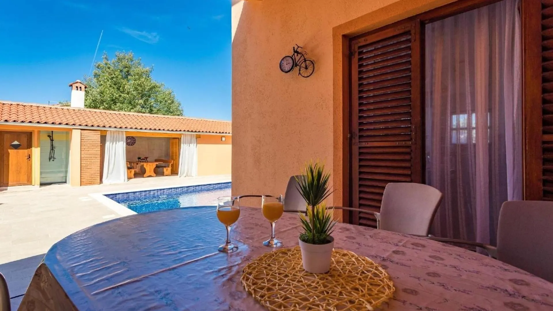 4 Schlafzimmer, 3 Badezimmer, Wohnzimmer, Voll Ausgestattete Kueche, Privater Pool, Sommerkueche, Grill, Garten Pula 0*,