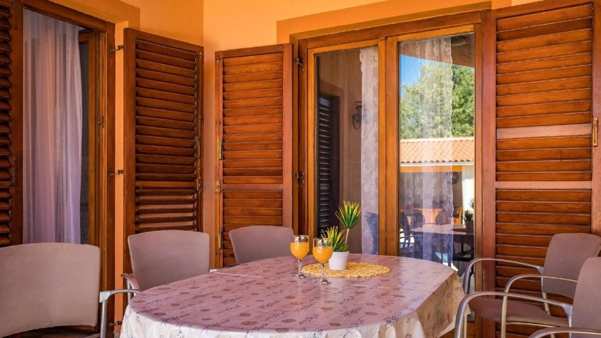 4 Schlafzimmer, 3 Badezimmer, Wohnzimmer, Voll Ausgestattete Kueche, Privater Pool, Sommerkueche, Grill, Garten Pula Croatia