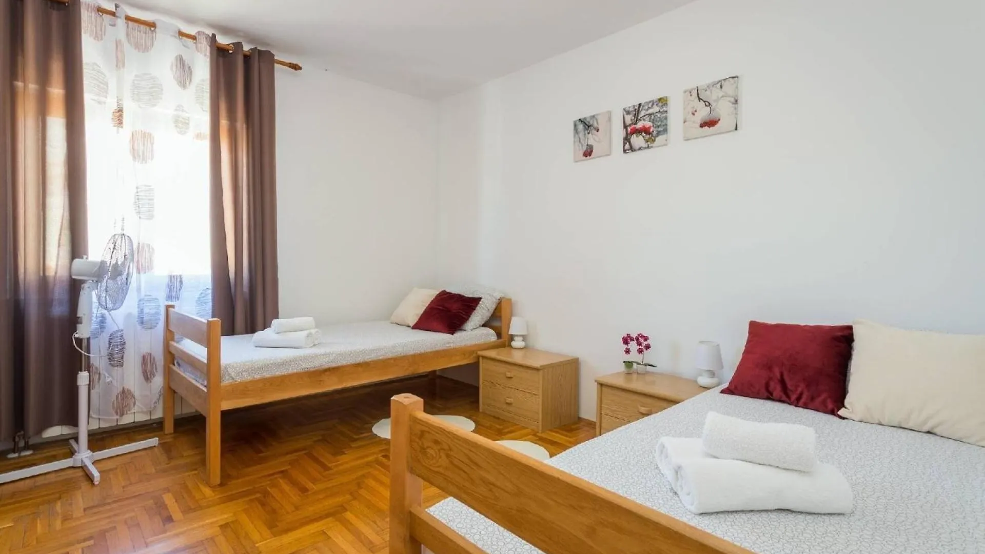Holiday home 4 Schlafzimmer, 3 Badezimmer, Wohnzimmer, Voll Ausgestattete Kueche, Privater Pool, Sommerkueche, Grill, Garten Pula Croatia